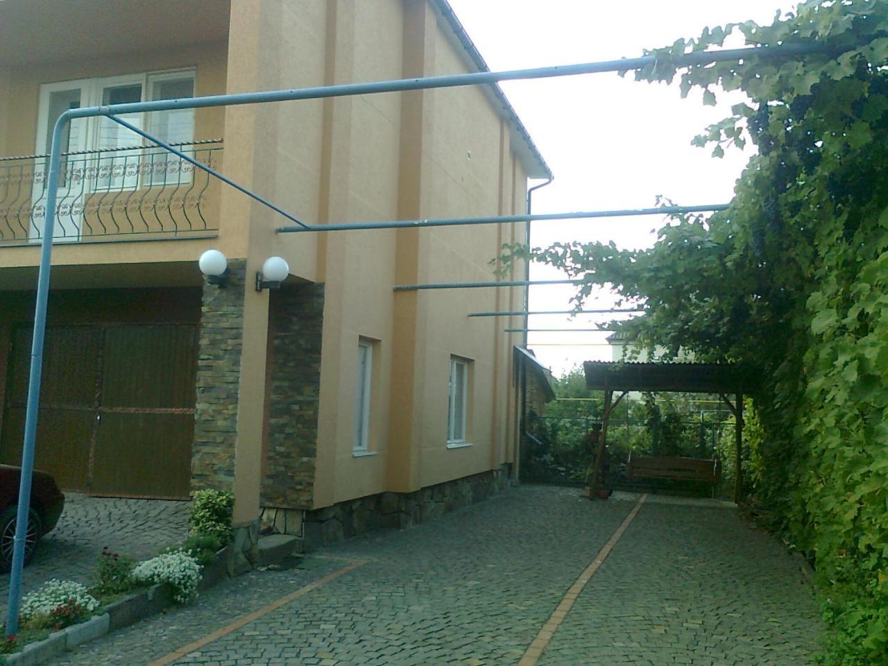 Hotel Domashnya Saduba Mukácheve Exterior foto